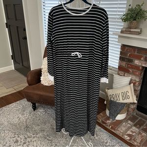 Striped Dress ⚫️⚪️